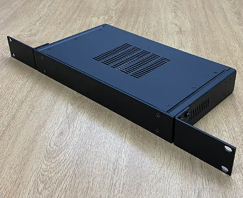 Custom width and depth Combimet 19" case.